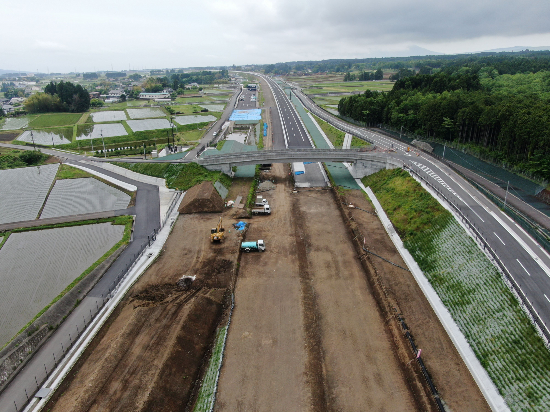 新東名高速道路一色東工事