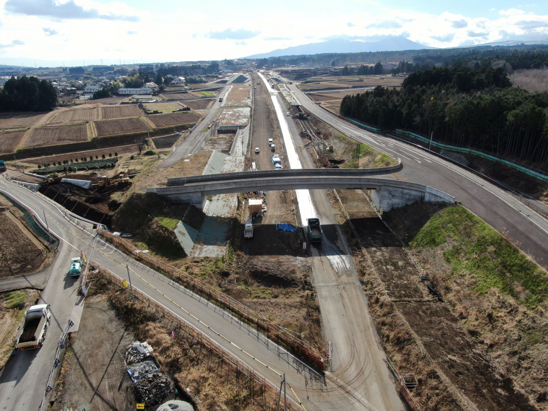 新東名高速道路一色東工事