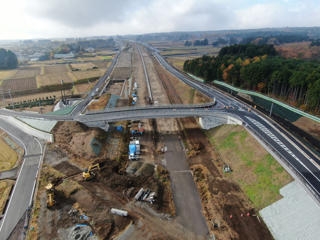 新東名高速道路一色東工事